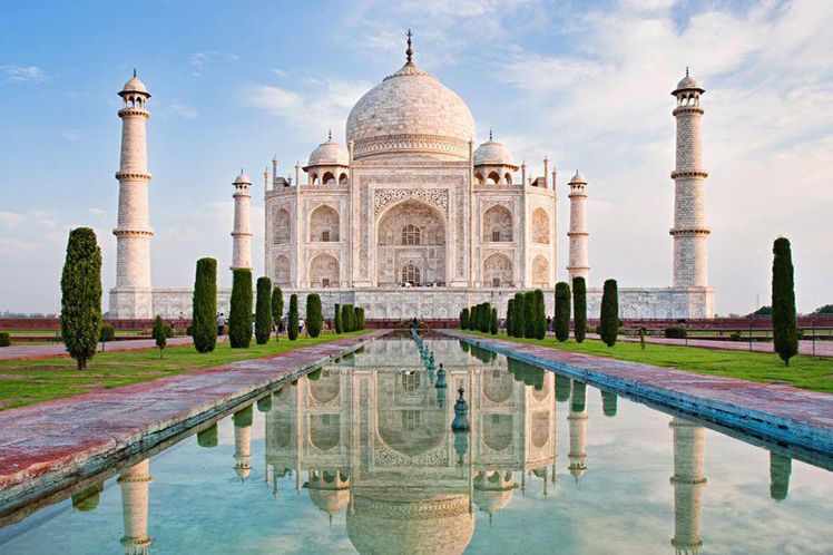 El emperador Shah Jahan construyó el Taj Mahal en recuerdo de su esposa favorita.