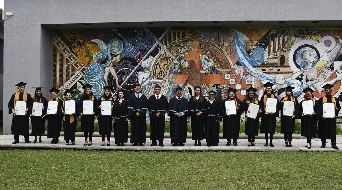 Ceremonia solemne de entrega de títulos profesionales por Excelencia Académica