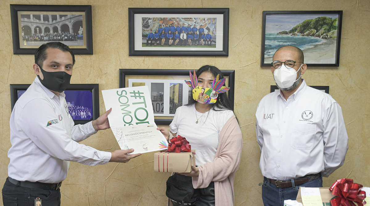 Entregan premios a los ganadores del concurso de  "Todos con Cubrebocas, Crea y Diseña tu Estilo" en la FADU