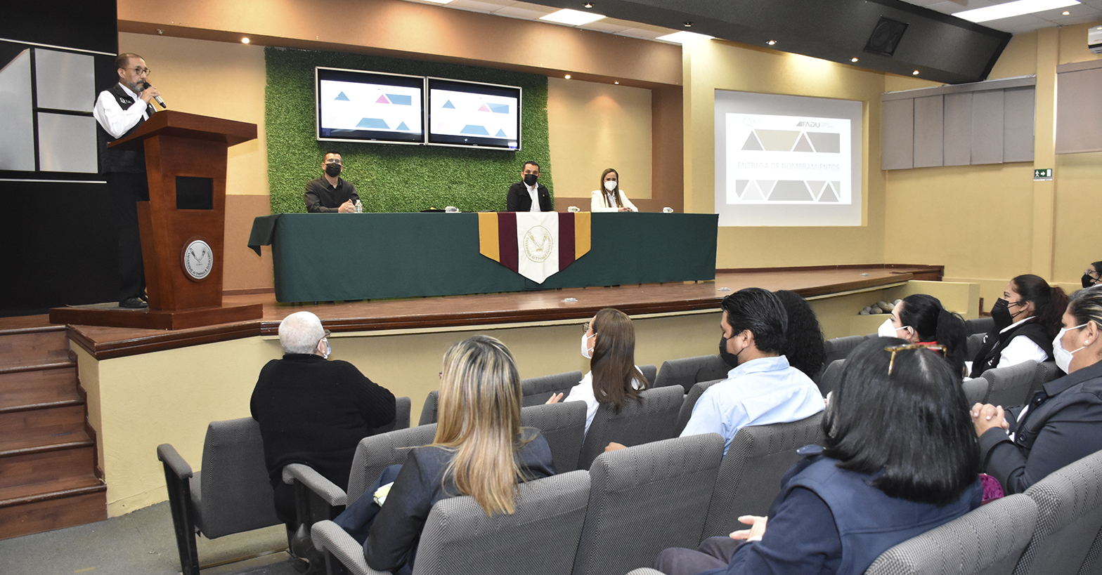Entrega de Nombramientos a representantes de la Dirección y la Secretaría Administrativa de la  FADU