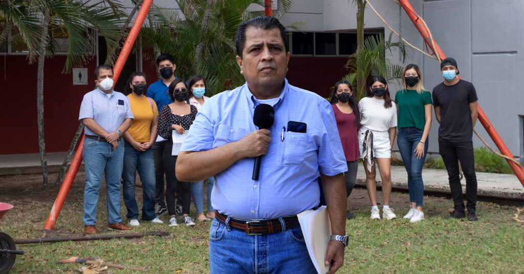 Alumnos realizan Prácticas de Resistencia a la Compresión del Concreto y Mecánica de Suelos