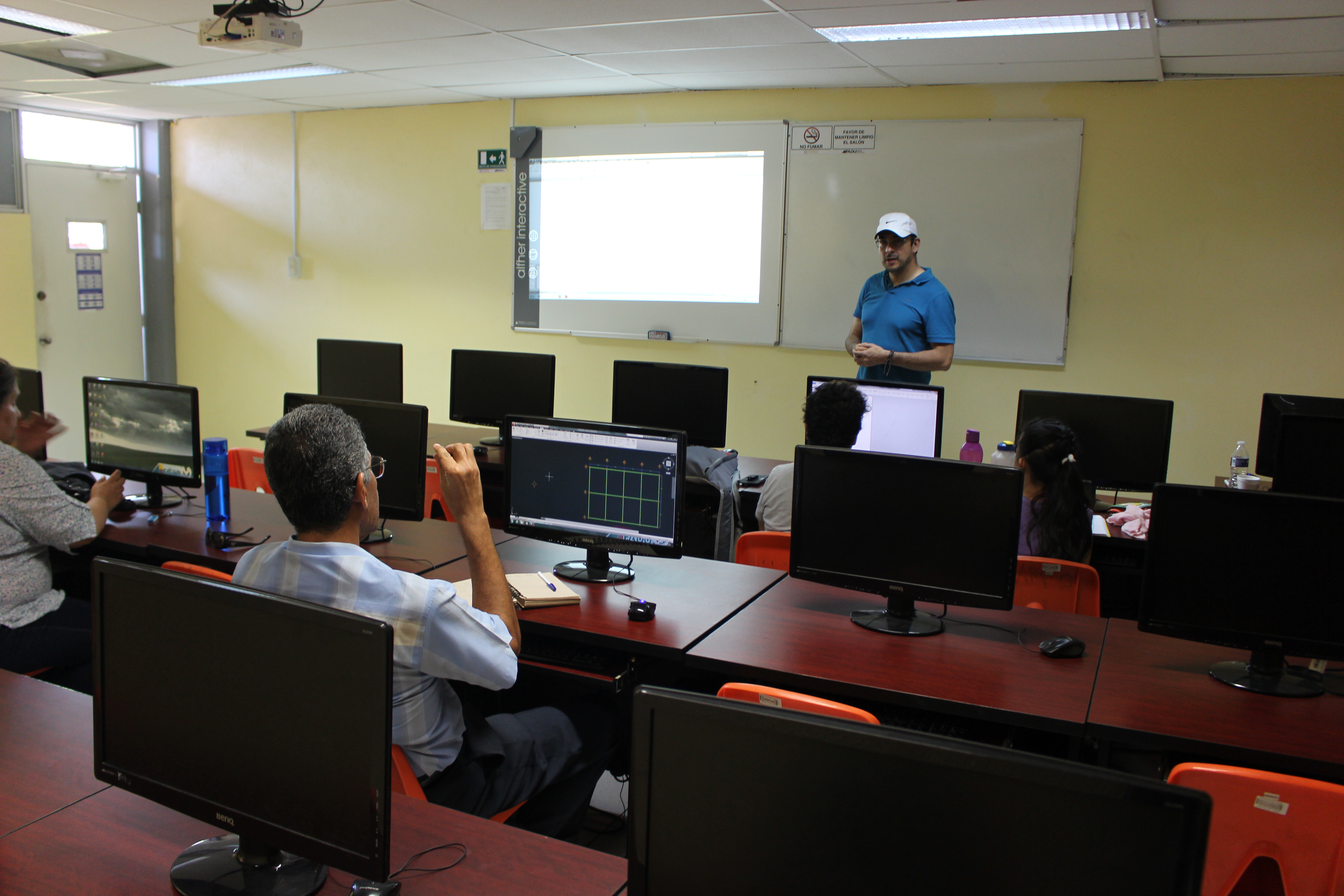 Profesores de la FADU reciben curso de capacitación AutoCAD