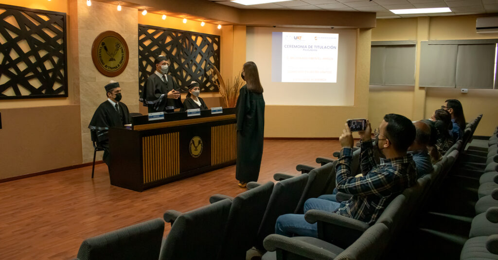 Ceremonia de Titulación por Excelencia Académica en Diseño Gráfico
