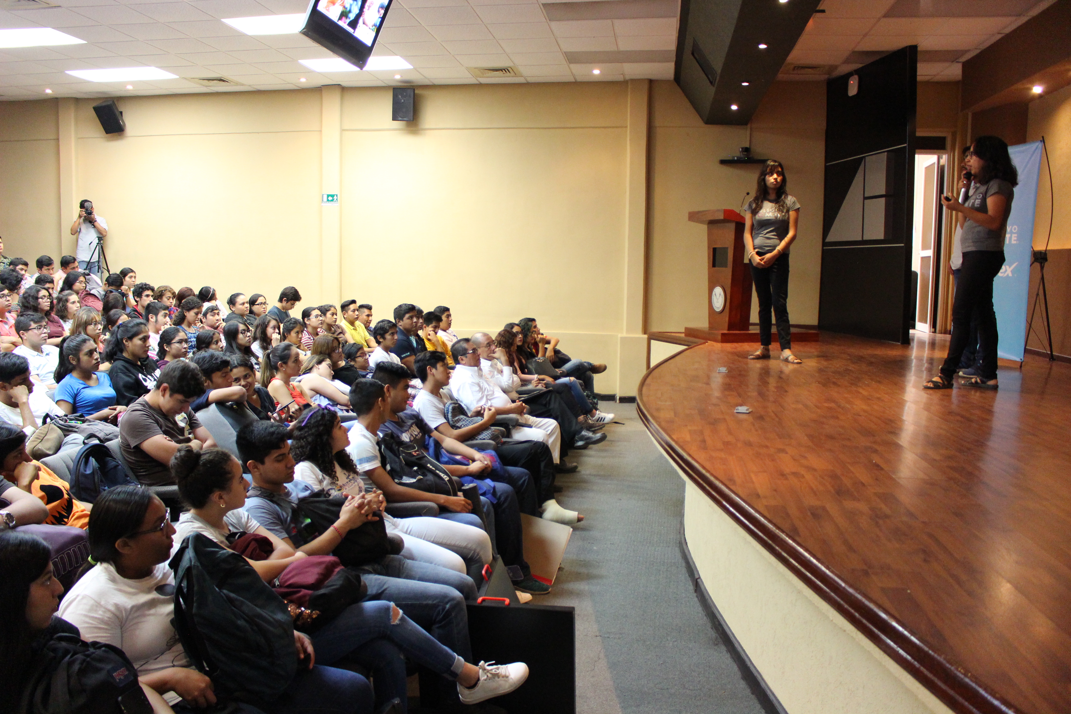 Alumnos de la FADU participan en el proyecto "Ciudad Mural"