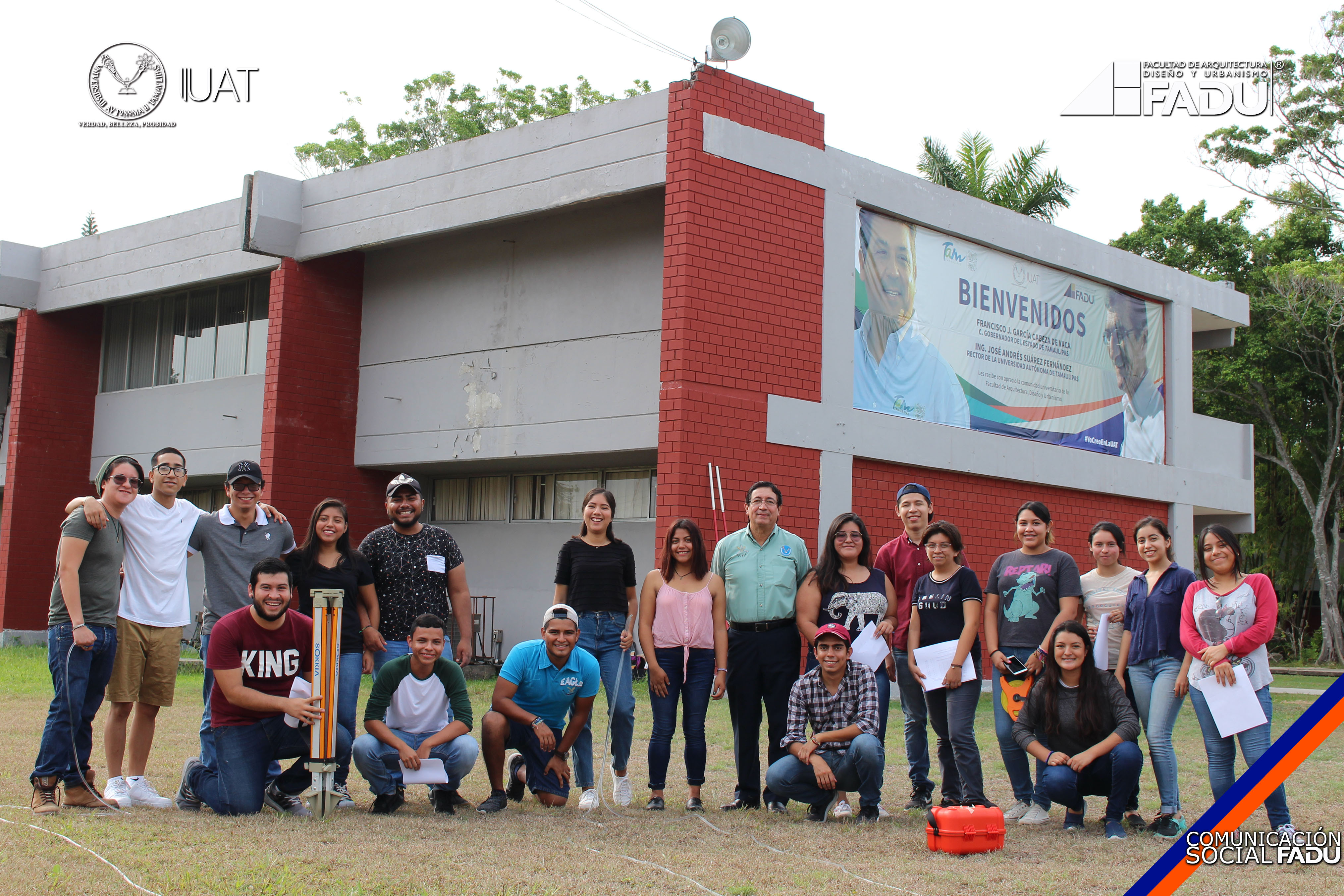 Alumnos de la carrera de Arquitectura de la FADU realizan prácticas de campo