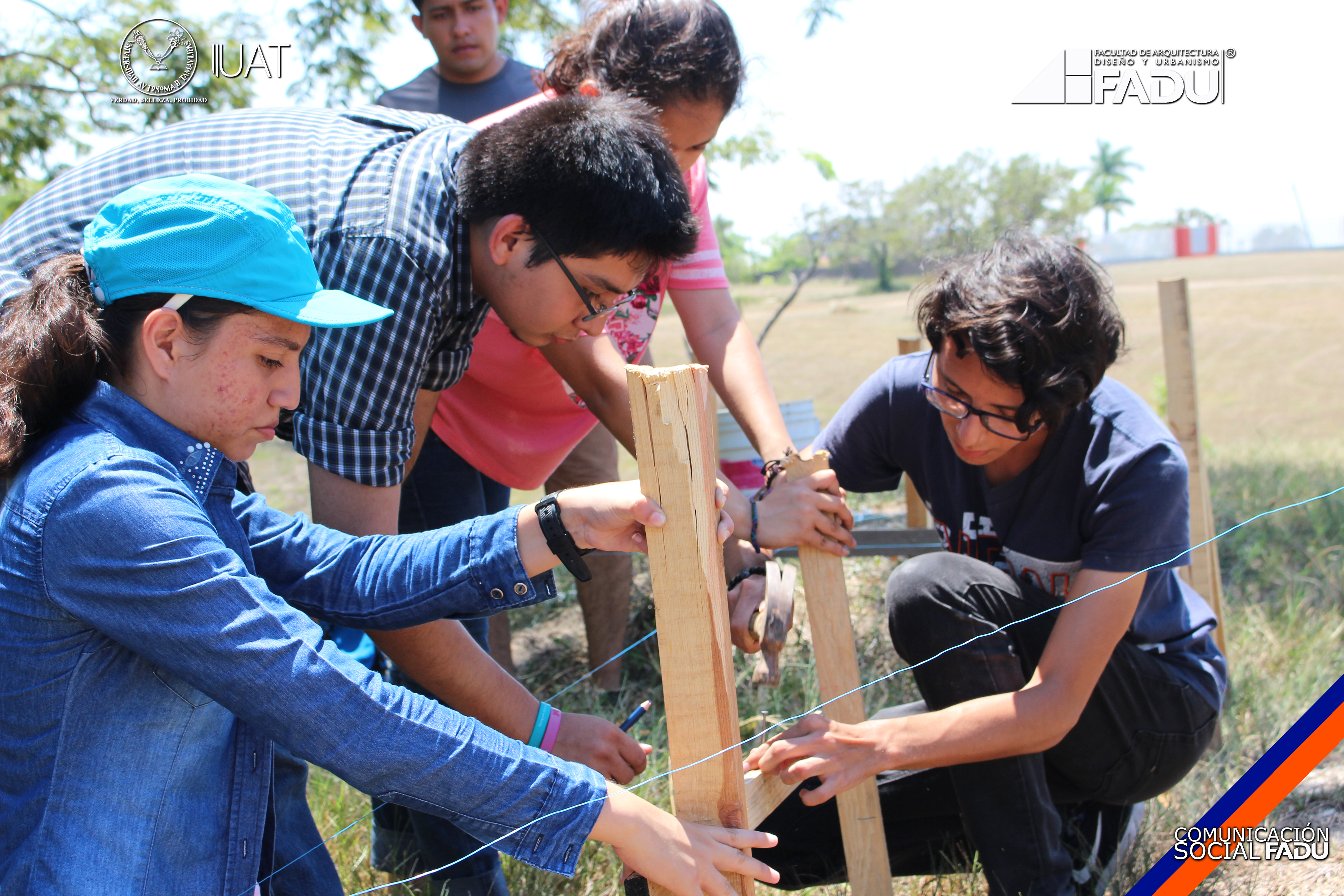 Alumnos de la carrera de Arquitectura de la FADU, realizan prácticas de trazo y nivelación de terreno