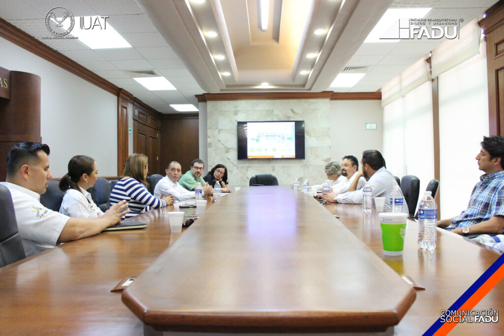 Directivos e Investigadores de la FADU, presentan la propuesta "Parque Lineal Urbano Andonegui"