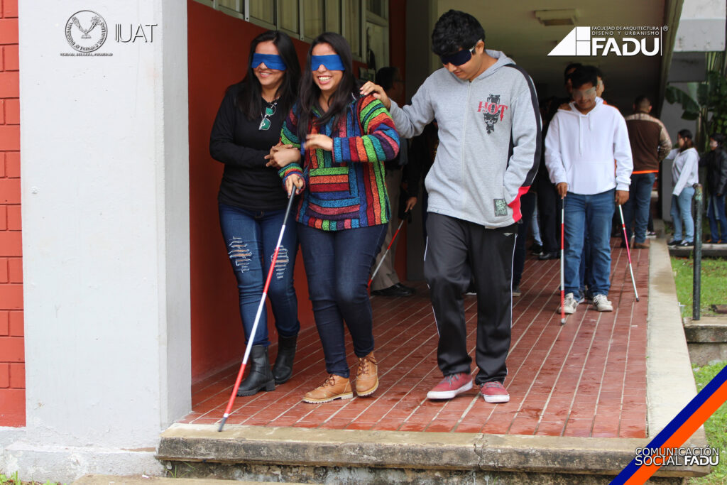 "Te presto mis zapatos", taller de concientización impartido por CoDiS UAT en la FADU