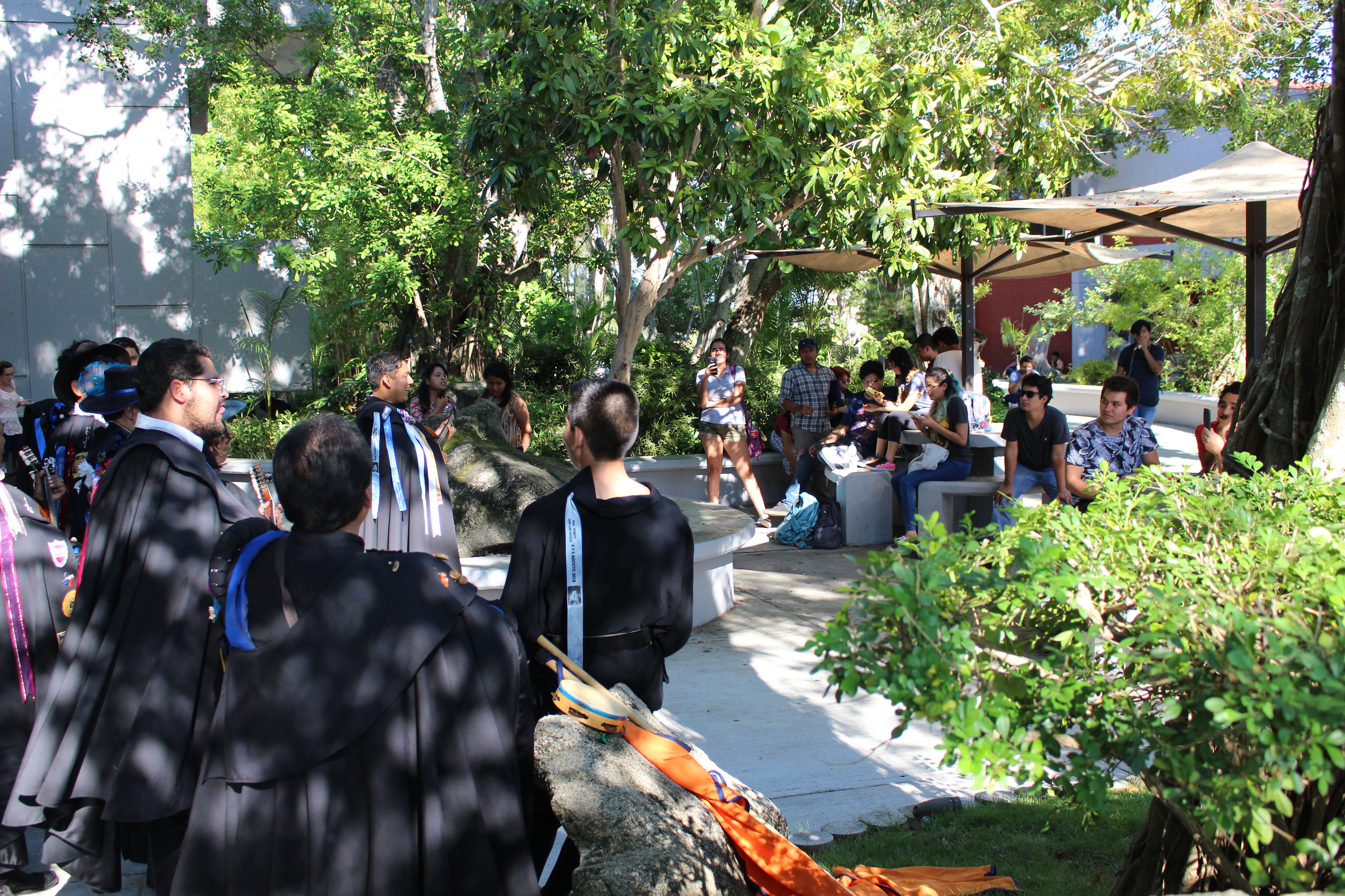 Visita la Tuna Universitaria de la UAT, las instalaciones de la FADU