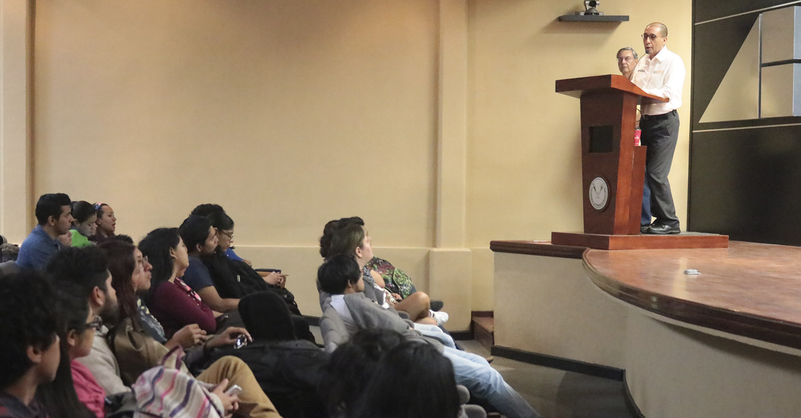 Reciben alumnos de la FADU pláticas de concientización sobre la Donación de Sangre