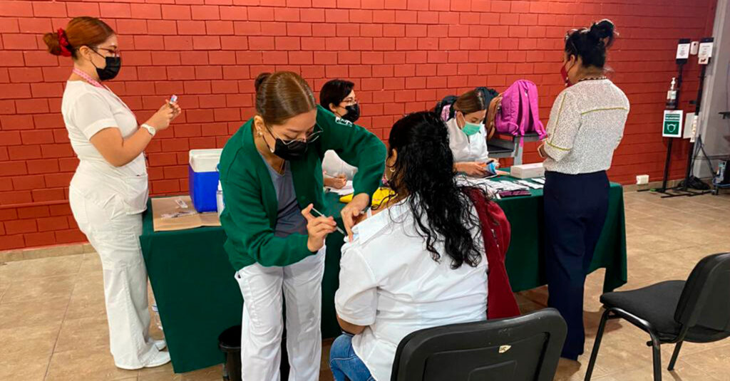 Comunidad FADU se vacuna contra la influenza