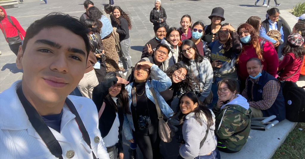 Alumnos realizan práctica fotográfica en el Centro Histórico de Tampico