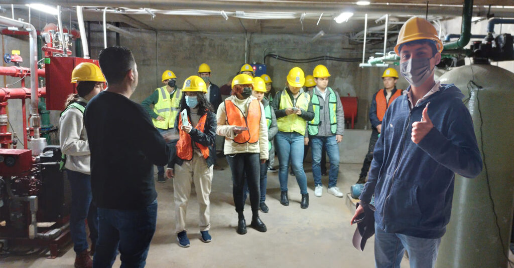 Estudiantes de Arquitectura realizan visita de obra