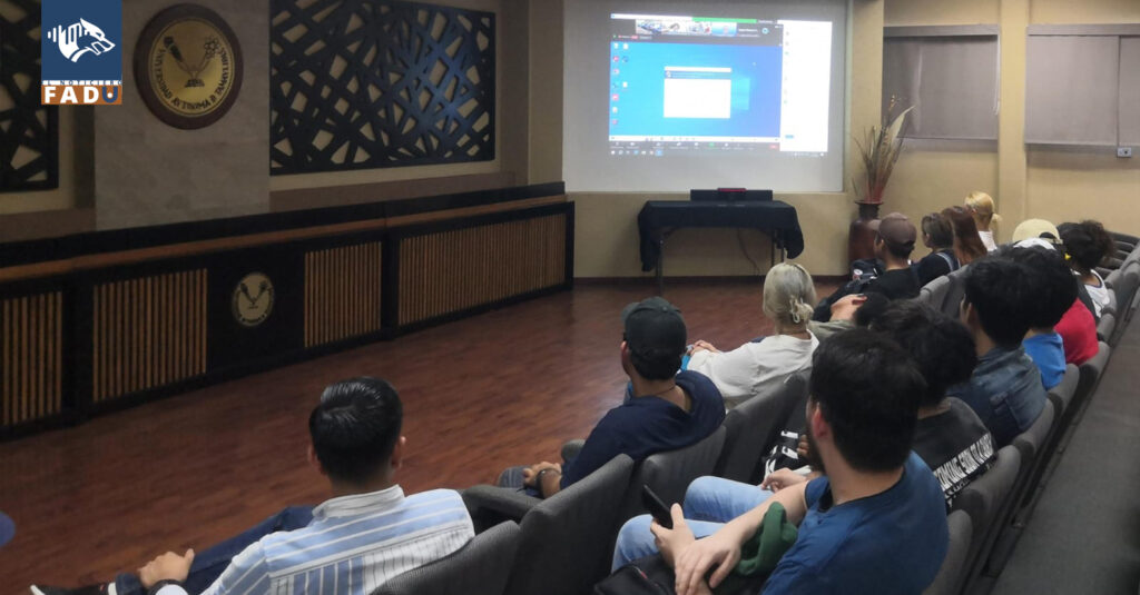 Alumnos de Arquitectura presentes en un interesante conversatorio