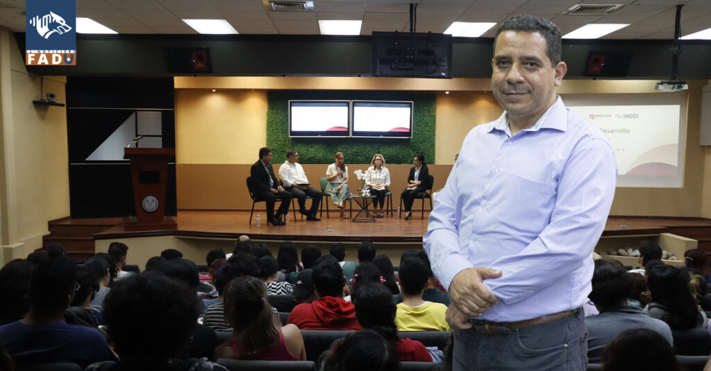 Interesante Panel de Profesionistas en la FADU
